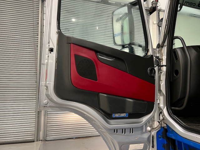 Volvo FMX 410 8×4 Day Cab Steel Tipper
