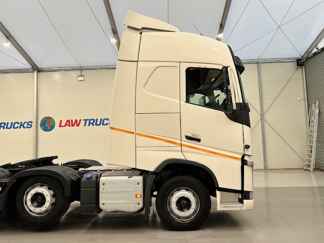 Volvo FH 460 6×2 Midlift Tractor Unit