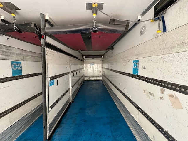 Mercedes Antos 2532 6×2 Rear Lift Day Cab Fridge Box