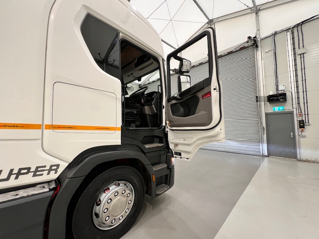 Scania R450 6×2 Midlift Highline Tractor Unit
