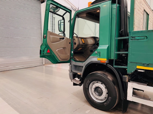DAF CF75 310 Rear Lift Day Cab Dropside Brick Grab