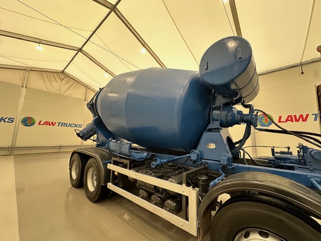 Hino 700 4123 8×4 Cement Mixer