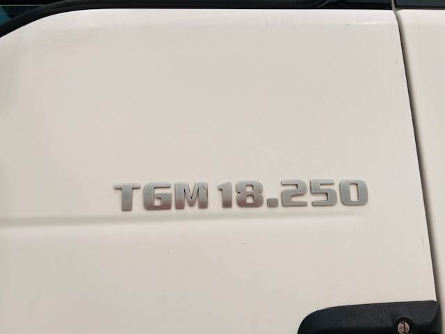 MAN TGM 18.250 Sleeper Cab Curtainsider