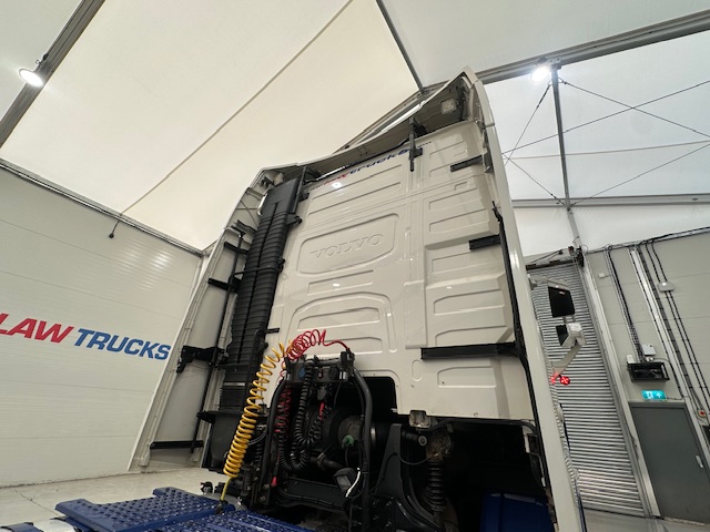 Volvo FH 500 Euro 5 6×2 Tractor Unit Safari Edition