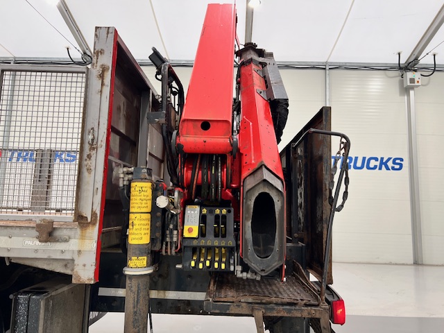 Renault C320 6×2 Day Cab Dropside with Crane