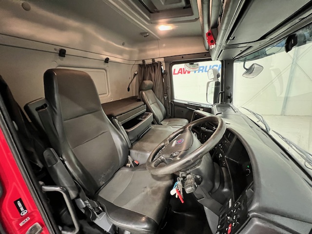 Scania P230 4×2 Sleeper Cab Curtainsider