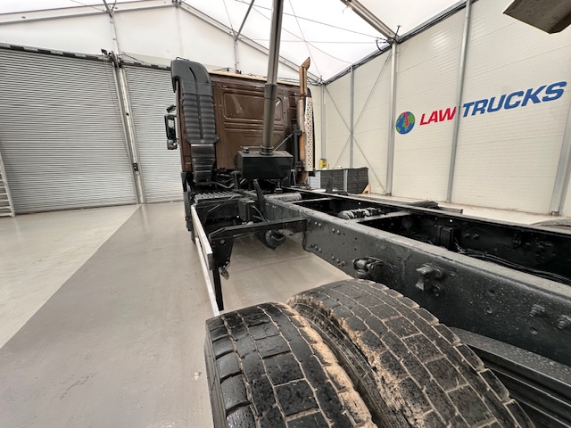 Volvo FM9 300 6×4 Sleeper Cab Tipper Manual