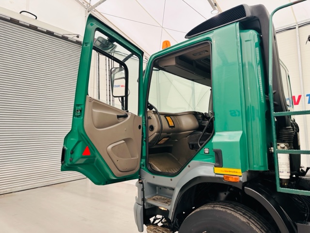 DAF CF75 310 Rear Lift Day Cab Dropside Brick Grab