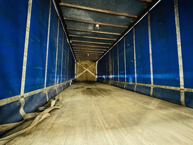 Volvo FM 300 6×2 Sleeper Cab Curtainsider