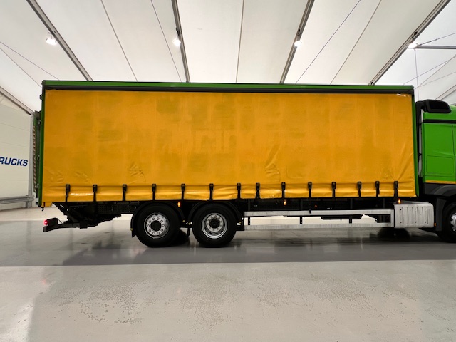 Mercedes Actros 2536 6×2 Sleeper Cab Curtainsider