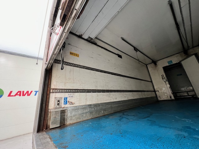 Mercedes Axor 2529 6×2 Rear Lift Sleeper Cab Fridge Box