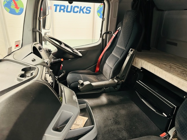 Mercedes 2543 6×2 10 Tyre Rear Lift Sleeper Cab Box Van