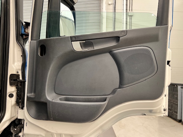 Scania P250 4×2 Sleeper Cab Fridge Box
