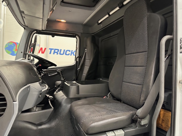 Mercedes Axor 1824 Day Cab Curtainsider Manual