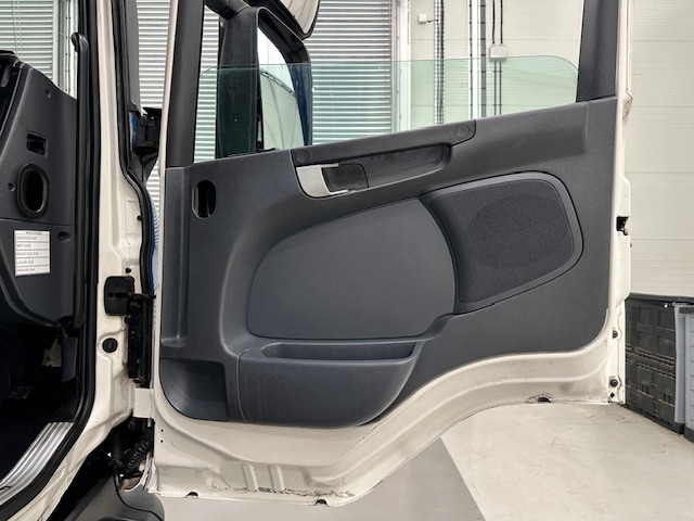 Scania P250 4×2 Sleeper Cab Fridge Box