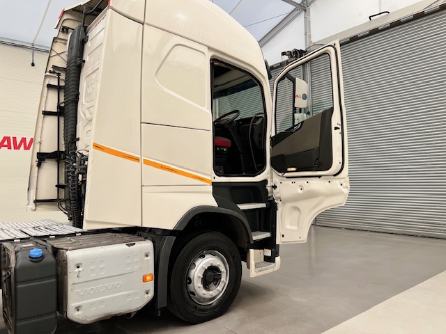 Volvo FH 460 6×2 Midlift Tractor Unit