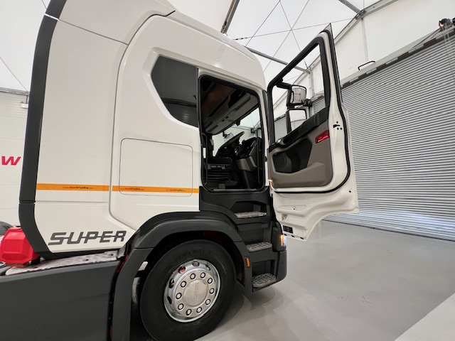 Scania R450 6×2 Midlift Highline Tractor Unit
