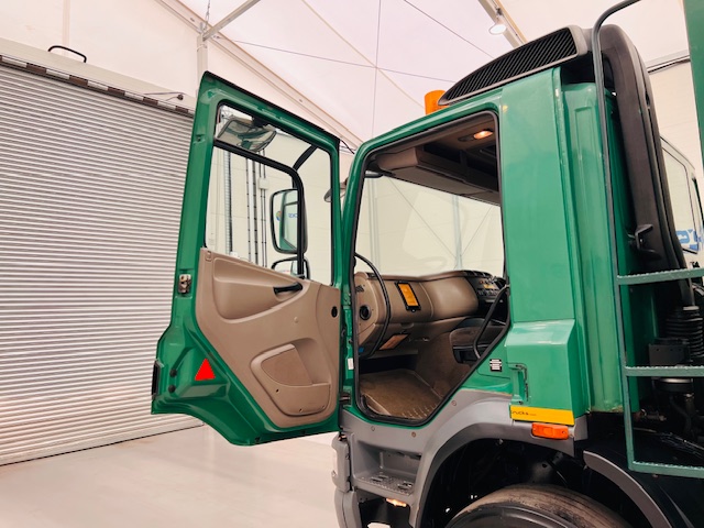 DAF CF75 310 Rear Lift Day Cab Dropside Brick Grab