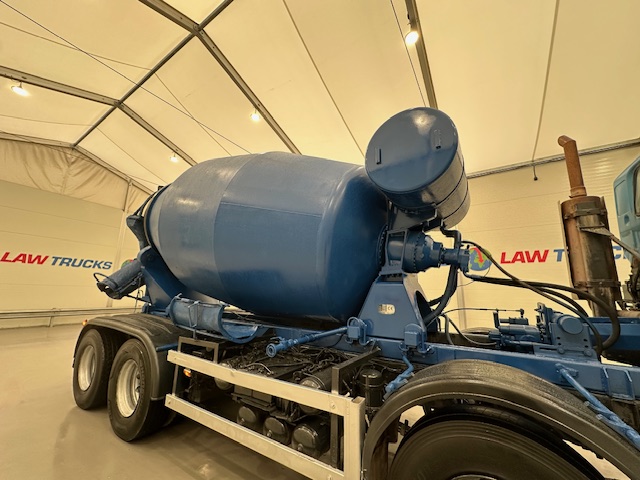 Hino 700 4123 8×4 Cement Mixer