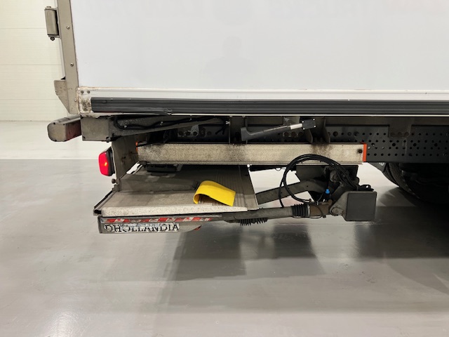 Mercedes Actros 1824 4×2 Sleeper Cab Fridge Box