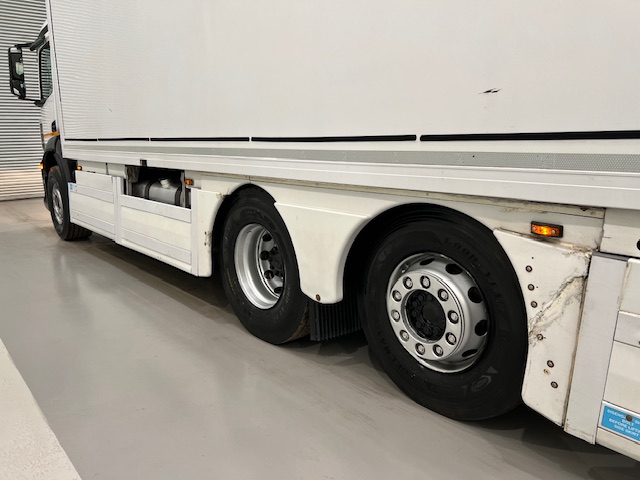 Mercedes Antos 2540 6×2 Rear Lift Day Cab Fridge Box
