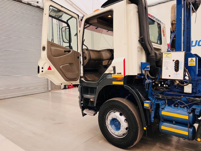 DAF CF85 410 8×4 Day Cab Hookloader Manual