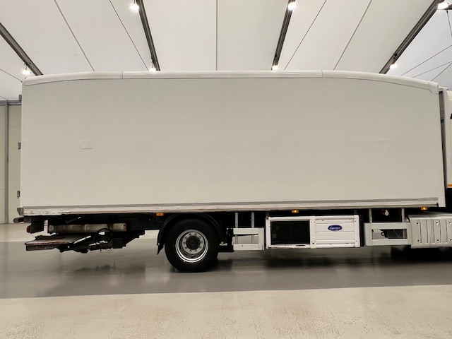Mercedes Actros 1824 4×2 Sleeper Cab Fridge Box
