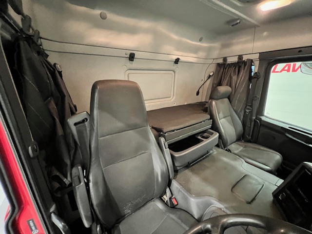 Scania P230 4×2 Sleeper Cab Curtainsider
