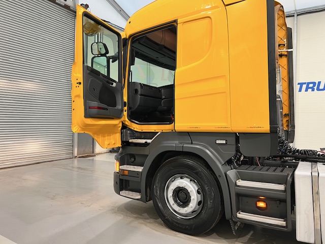 Scania R450 6×2 Rear Lift Tractor Unit PTO