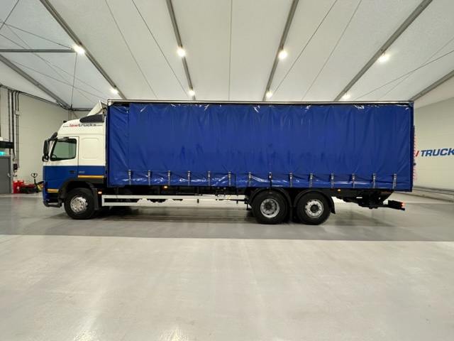 Volvo FM 300 6×2 Sleeper Cab Curtainsider