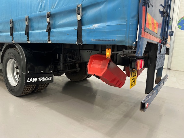 DAF CF65 220 Sleeper Cab Curtainsider Manual