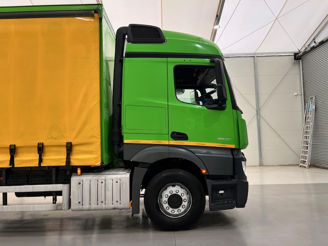 Mercedes Actros 2536 6×2 Sleeper Cab Curtainsider