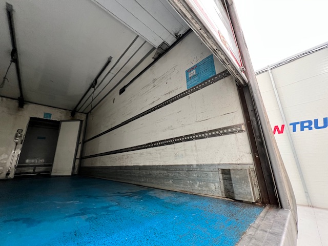 Mercedes Axor 2529 6×2 Rear Lift Sleeper Cab Fridge Box