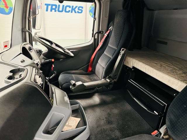 Mercedes 2543 6×2 10 Tyre Rear Lift Sleeper Cab Box Van