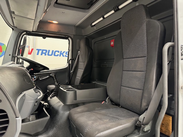 Mercedes Axor 1824 Day Cab Curtainsider Manual
