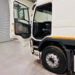 Volvo FM9 260 10 Tyre Sleeper Cab Curtainsider - thumbnail