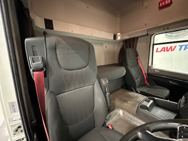 DAF CF 260 Sleeper Cab Curtainsider