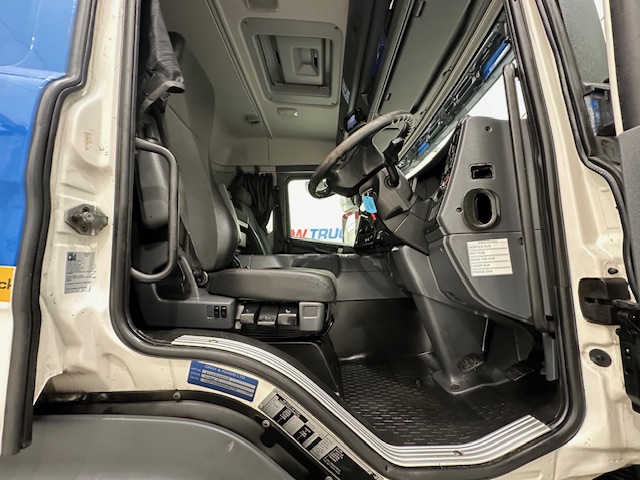 Scania P250 4×2 Sleeper Cab Fridge Box