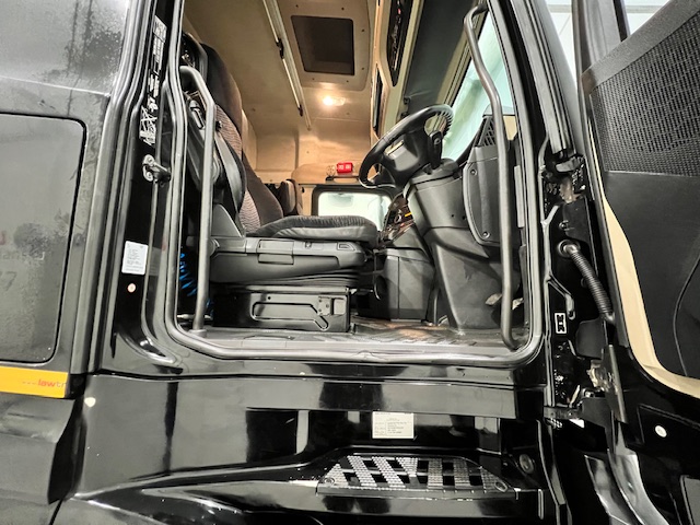 Mercedes Actros 2545 6×2 Midlift Tractor Unit