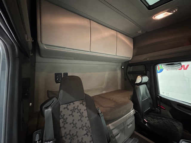 Scania R450 6×2 Midlift Highline Tractor Unit