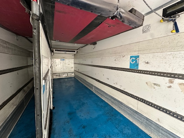 Mercedes Antos 2532 6×2 Rear Lift Day Cab Fridge Box