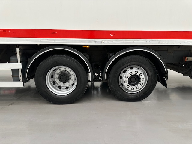 DAF CF 370 6×2 Sleeper Cab Fridge Box