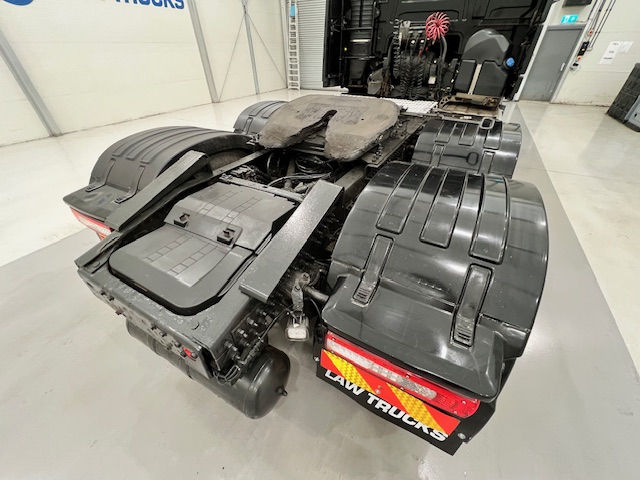 Volvo FH16 750 6×2 Midlift Tractor Unit