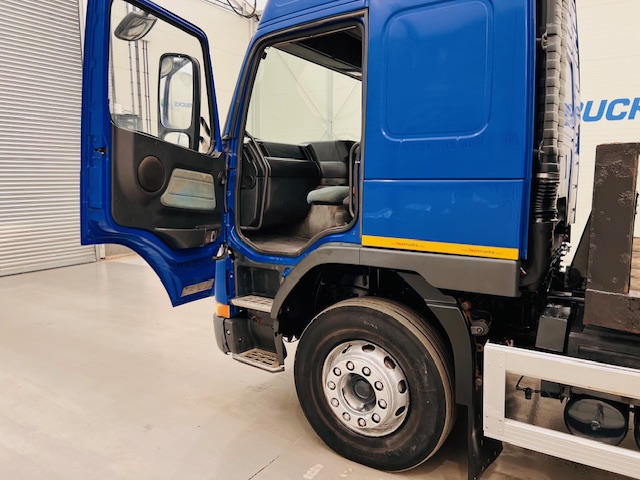Volvo FM7 250 Globetrotter Flatbed