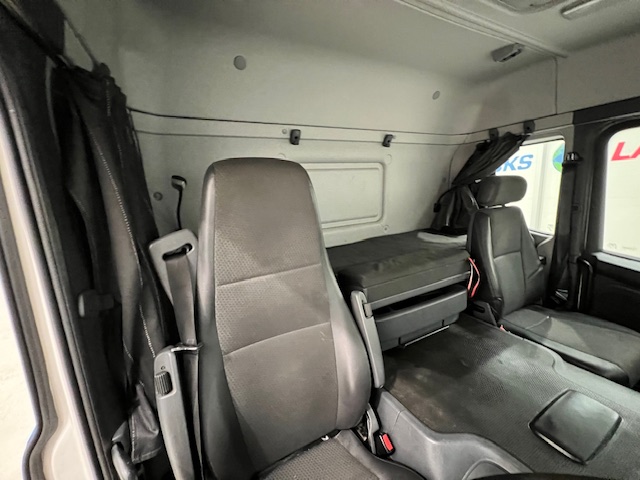 Scania P250 4×2 Sleeper Cab Fridge Box