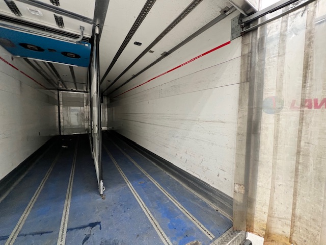 Mercedes Actros 2532 6×2 Rear Lift Day Cab Fridge Box