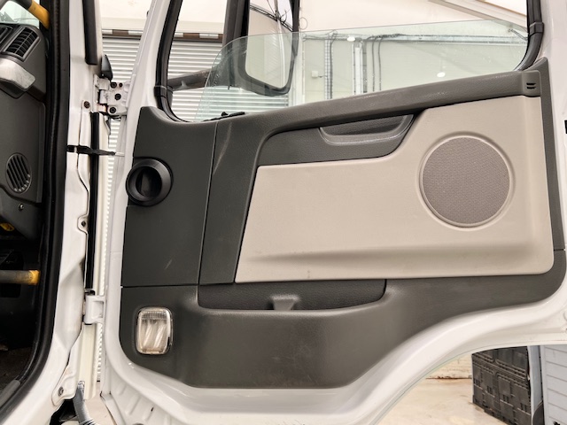 Volvo FM 460 8×4 Steel Tipper Grab
