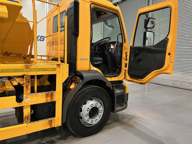 Volvo FE 240 4×2 Day Cab Gritter
