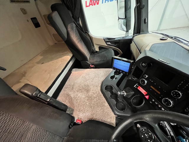 Mercedes Actros 1824 4×2 Sleeper Cab Curtainsider