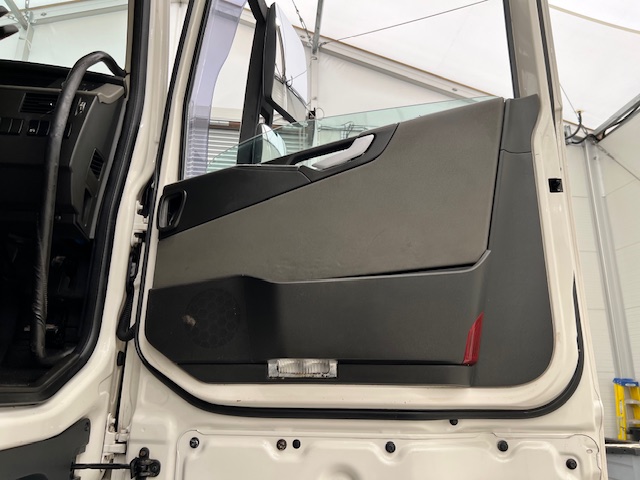 Volvo FH 500 6×2 Sleeper Cab Midlift Tractor Unit